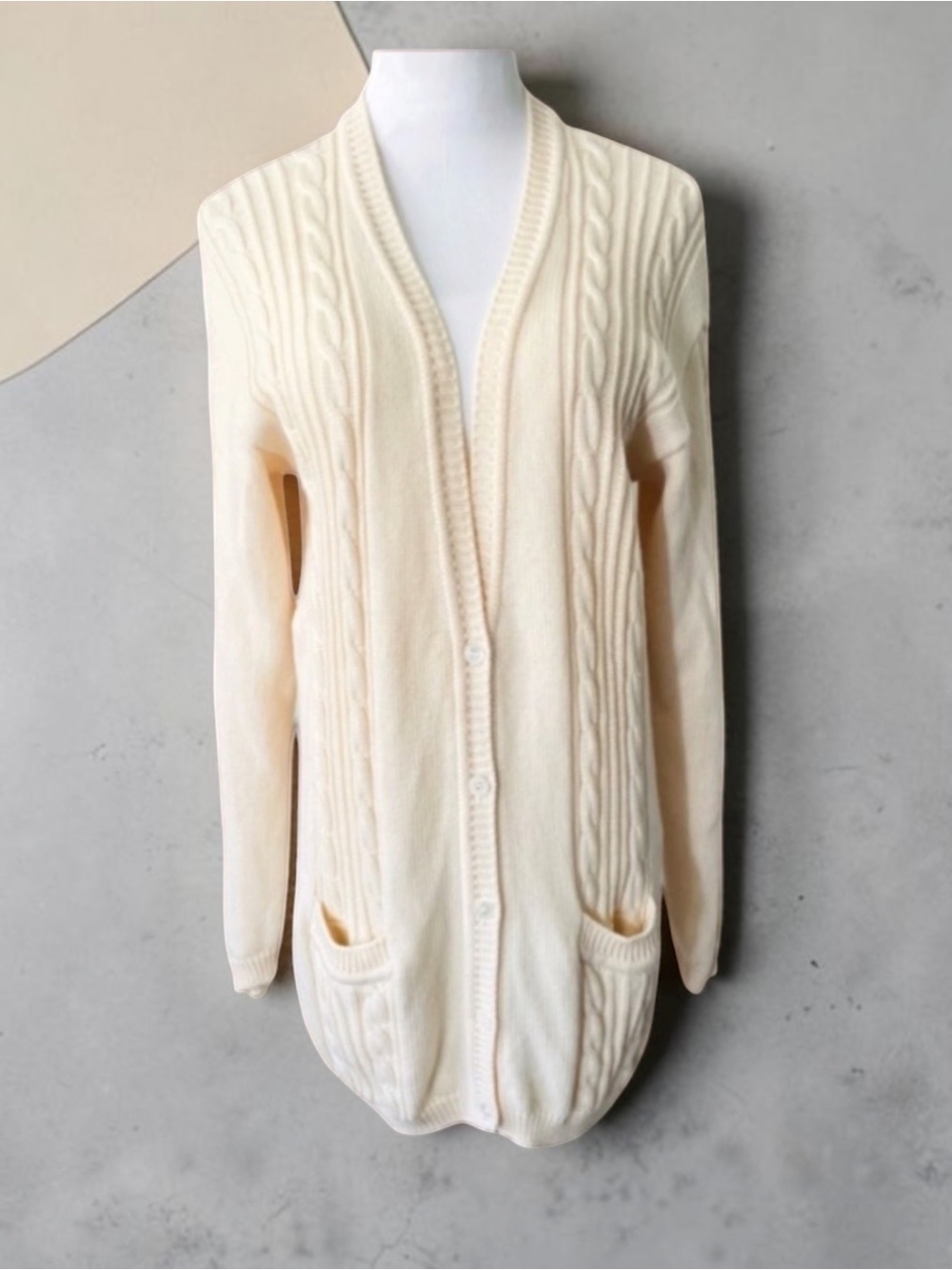 CRICKETEER WOMAN WOOL IVORY CABLE KNIT CLASSIC CARDIGAN SWEATER SIZE MEDIUM